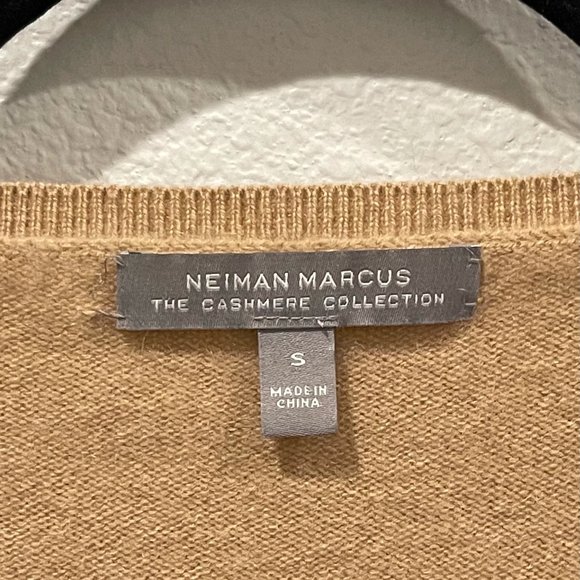 NEIMAN MARCUS THE CASHMERE COLLECTION Tan V-Neck Sweater - Picture 2 of 3